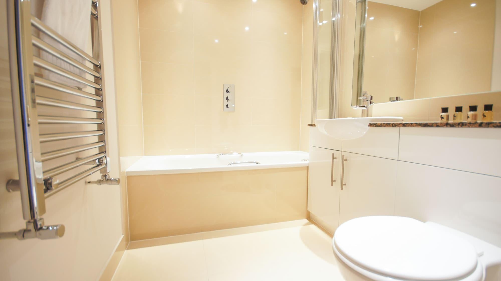 Crompton House Apartments Эджвар Экстерьер фото