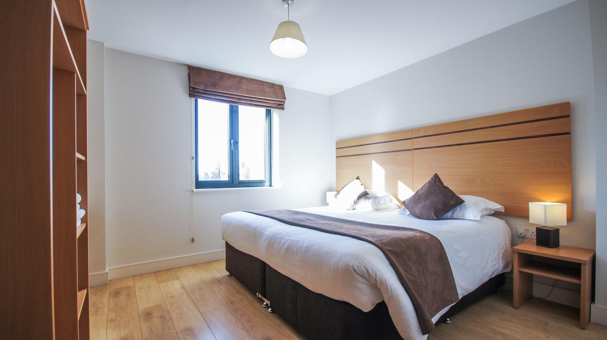 Crompton House Apartments Эджвар Экстерьер фото