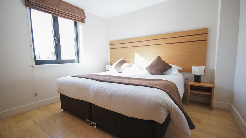 Crompton House Apartments Эджвар Экстерьер фото