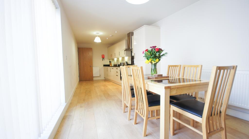 Crompton House Apartments Эджвар Экстерьер фото
