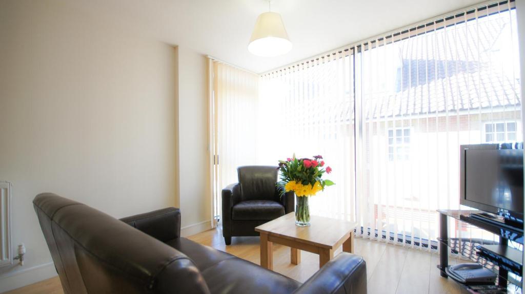 Crompton House Apartments Эджвар Номер фото