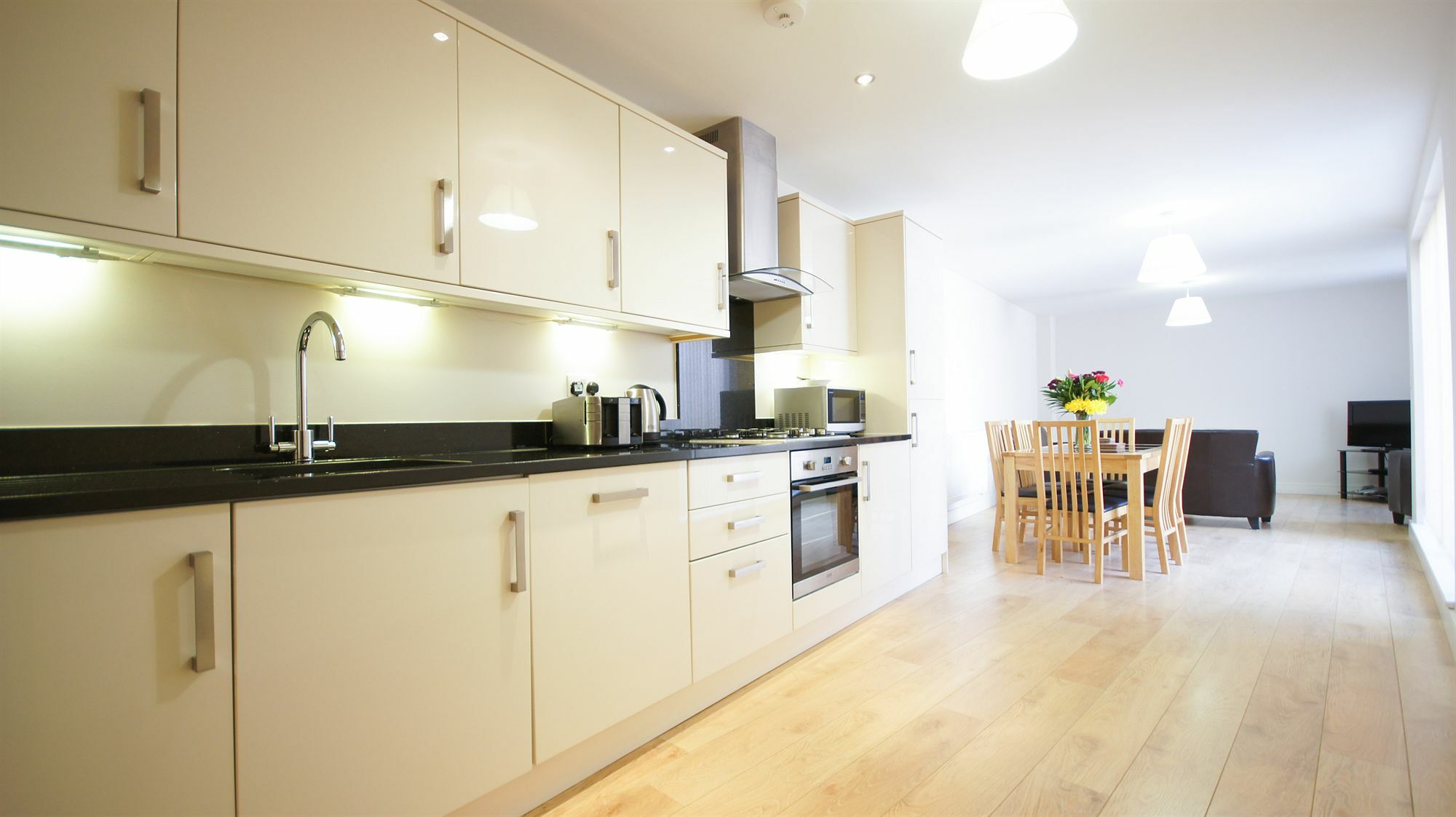 Crompton House Apartments Эджвар Экстерьер фото